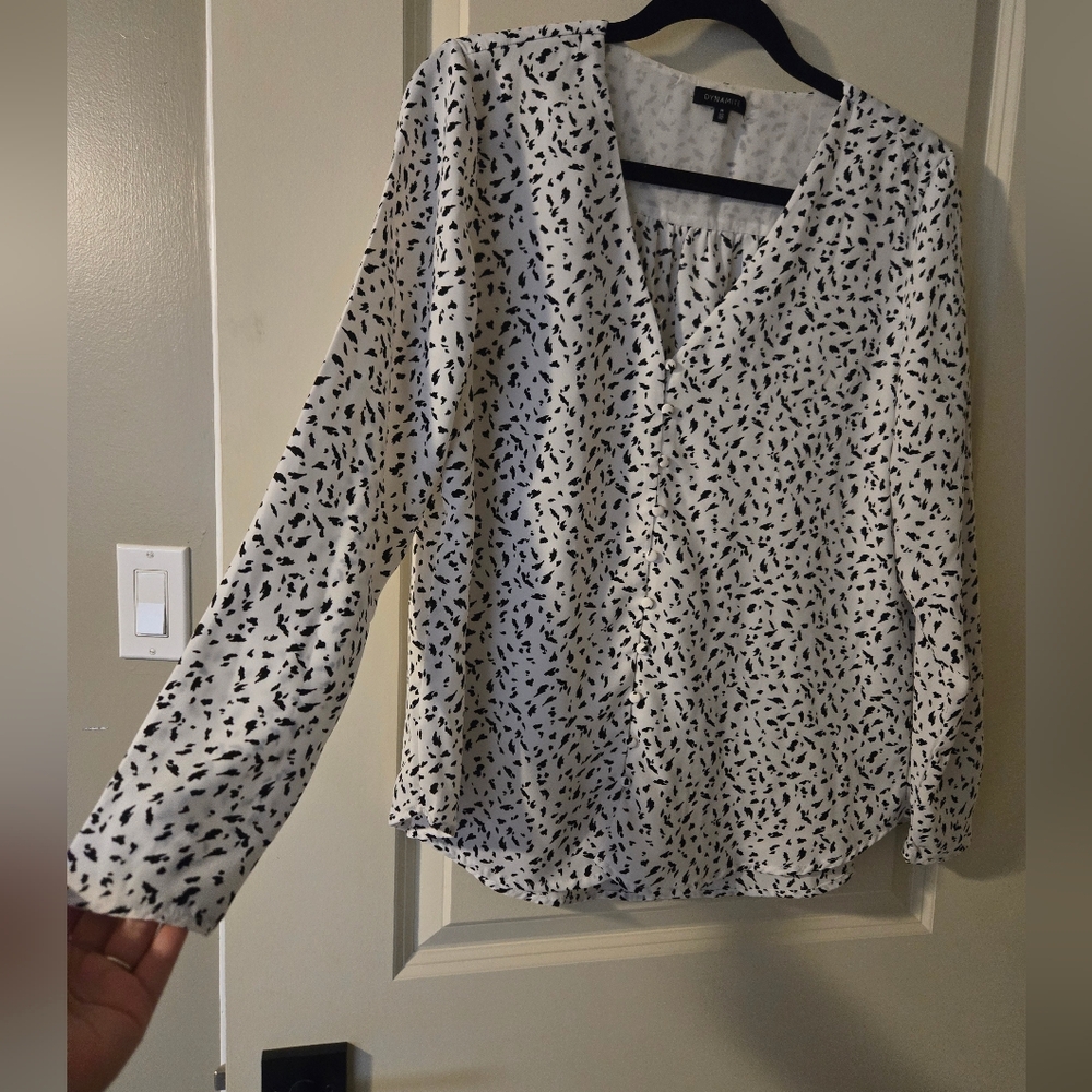 Dynamite Black and White Patterned Blouse